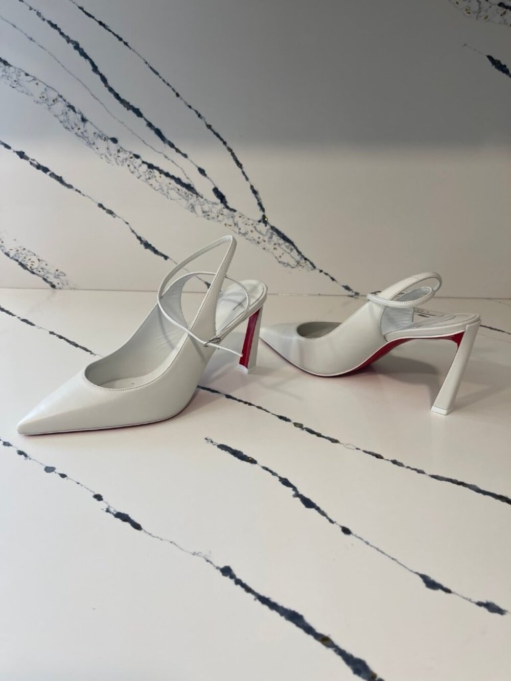💎✨C&L💎✨Red soled Nice white heel shape